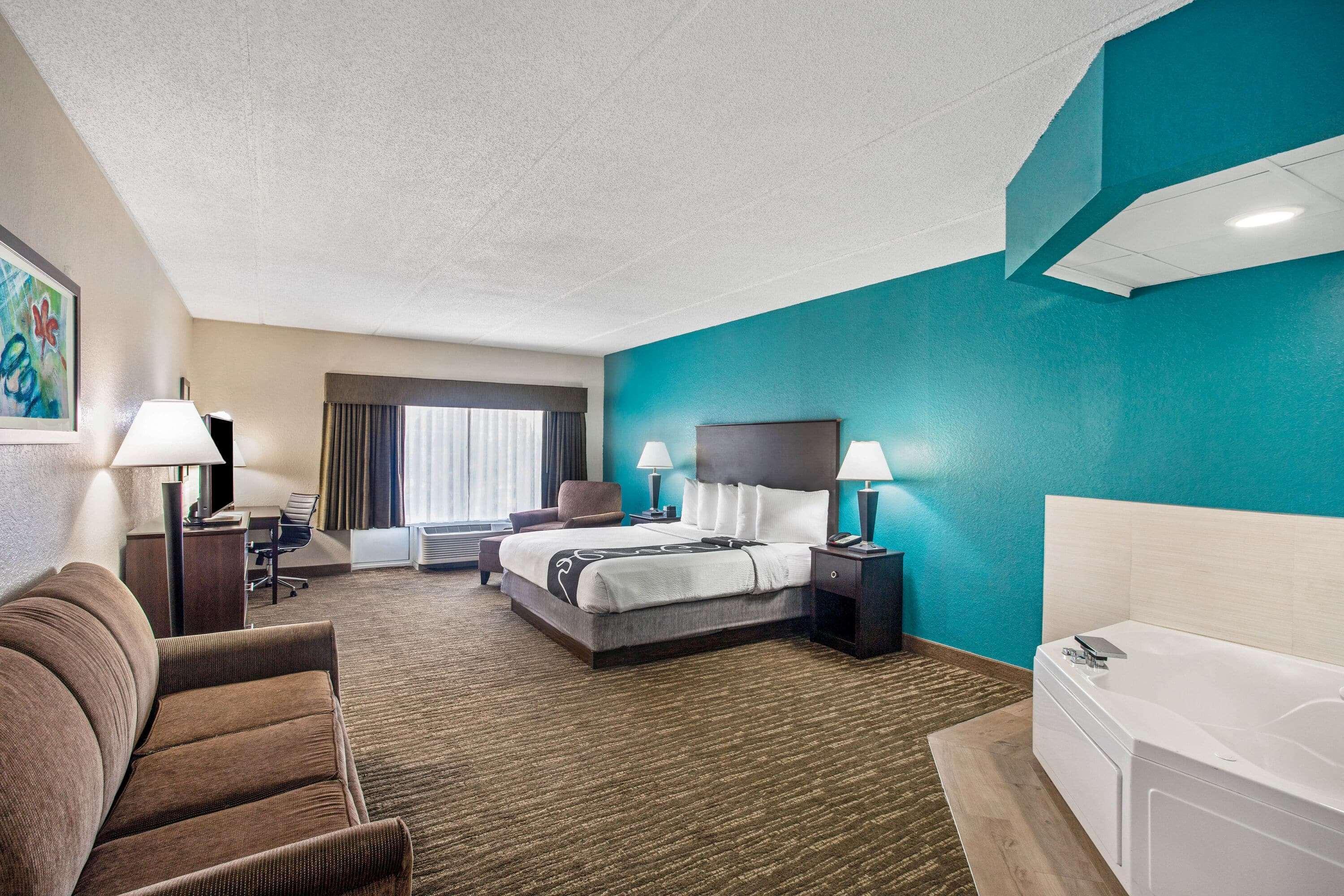 Comfort Inn & Suites Sarasota I75 The Meadows Exterior photo