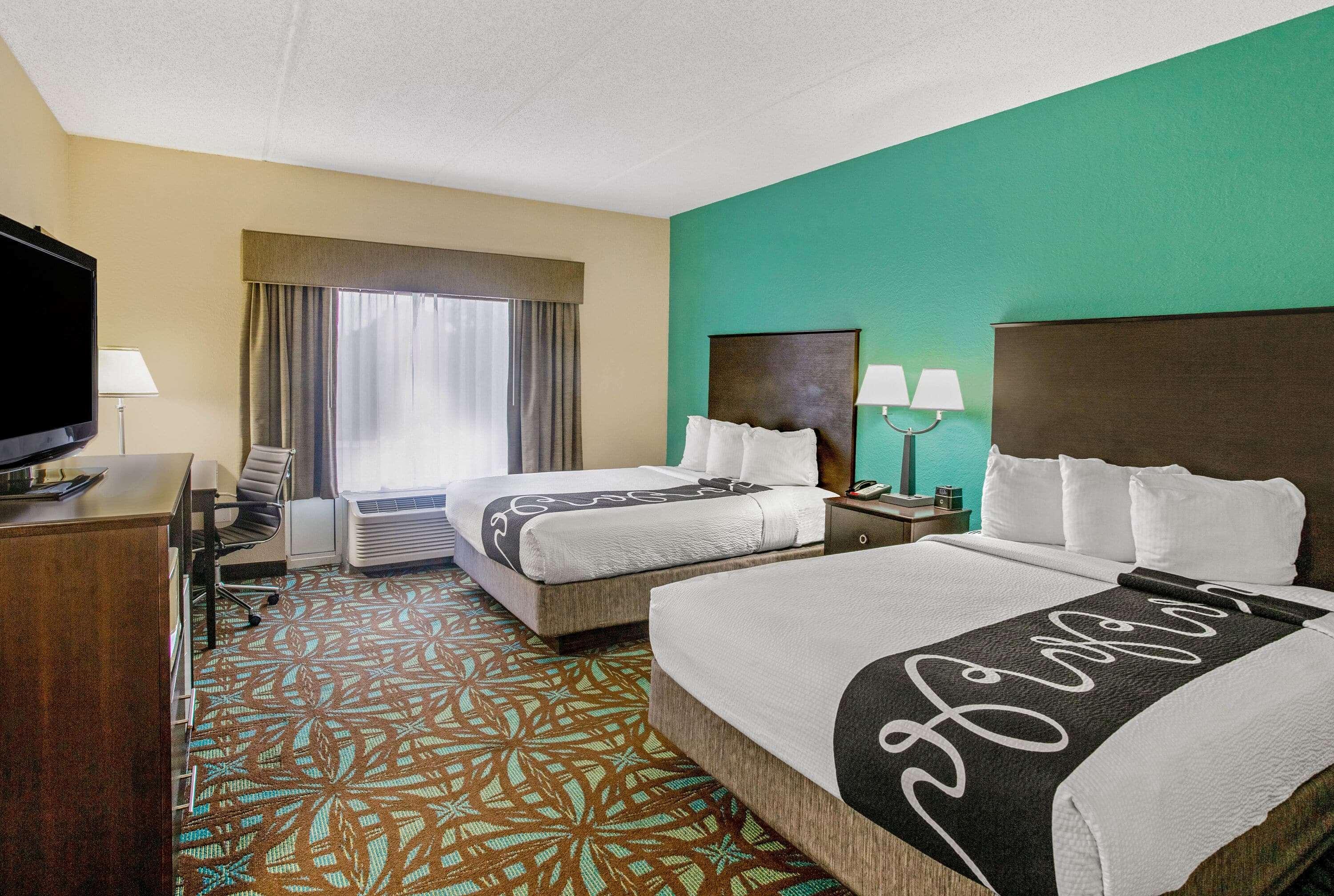 Comfort Inn & Suites Sarasota I75 The Meadows Exterior photo