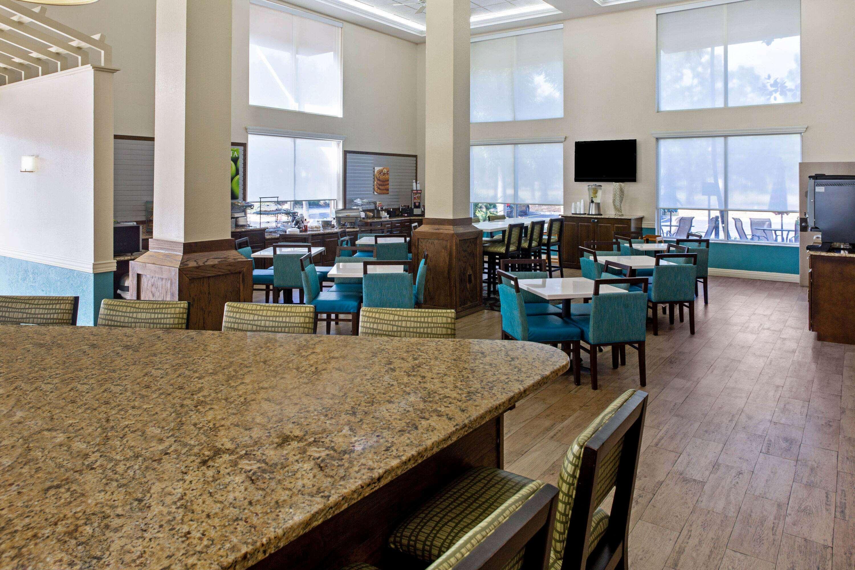 Comfort Inn & Suites Sarasota I75 The Meadows Exterior photo