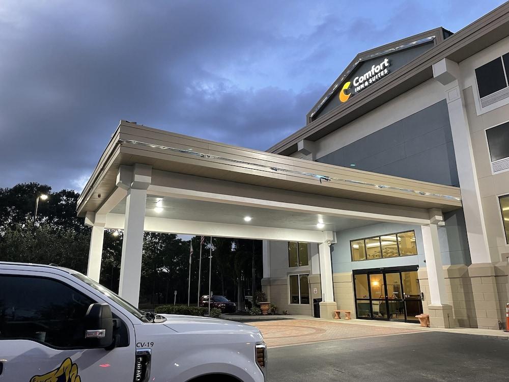 Comfort Inn & Suites Sarasota I75 The Meadows Exterior photo