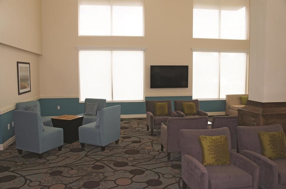 Comfort Inn & Suites Sarasota I75 The Meadows Exterior photo